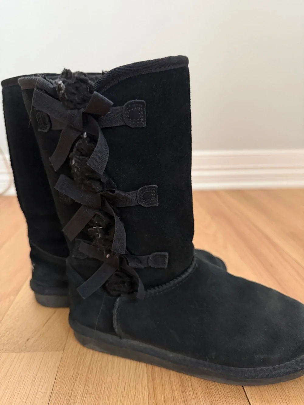 Koolaburra by Ugg Black Suede Tall Heel-Trim Bow Back Boots girls sz 4